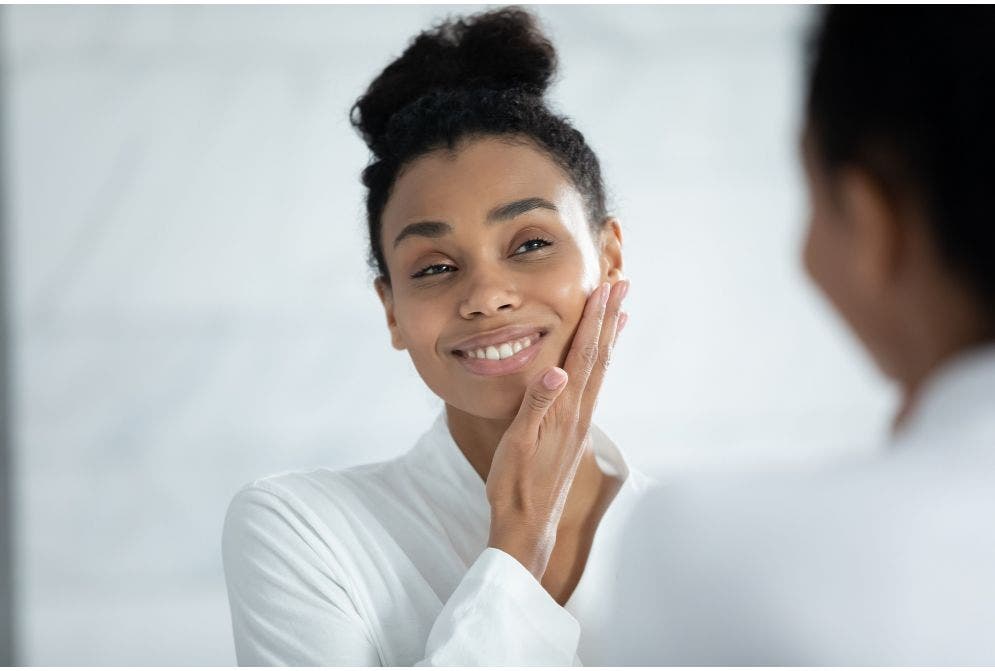 Como fazer uma massagem facial em casa? Entenda!